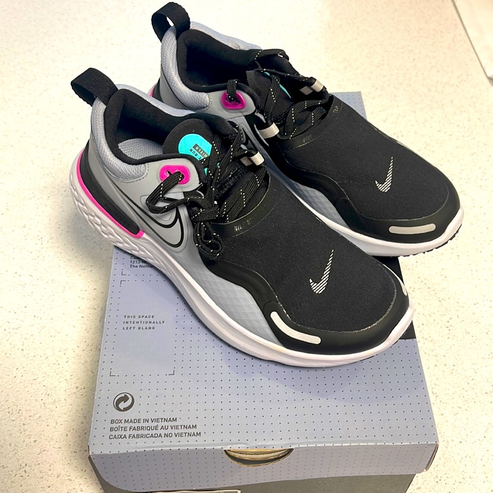 Brand new in box never worn Nike react miler shield
